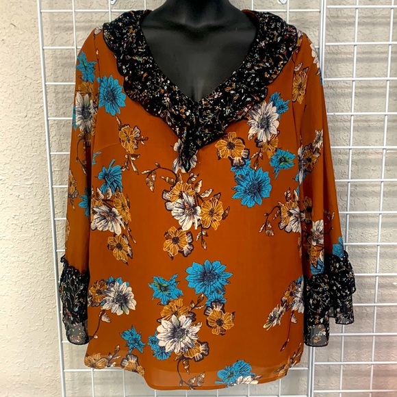 Suzanne Betro Tops - Suzanne Betro blouse Size: 16